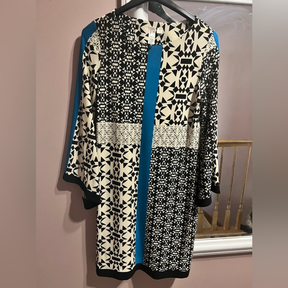Very elegant polyester and spandex dress